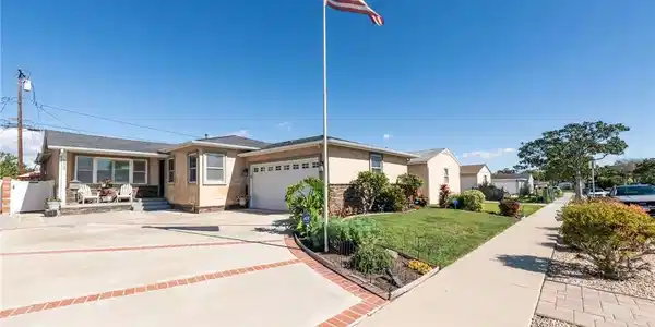 5433 W 134th Place
