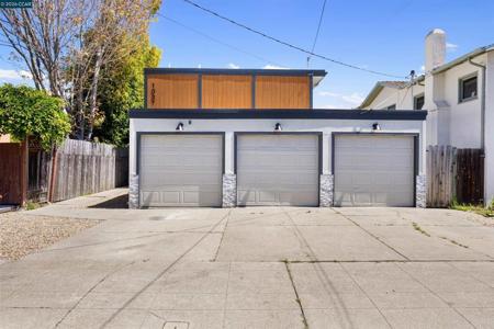 1037 Stannage Ave
