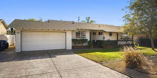 62 E Palomar Dr.