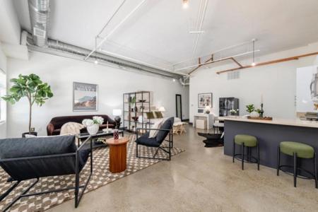 850 W Grand Avenue