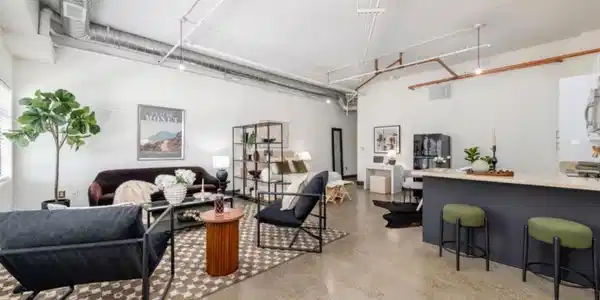 850 W Grand Avenue