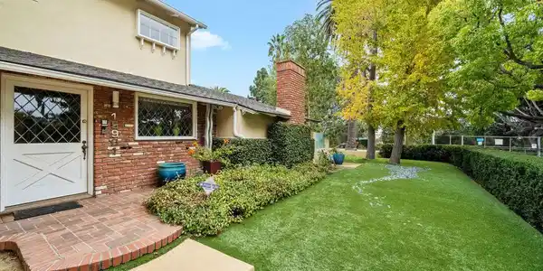 15901 Junaluska Way