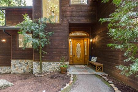 6 Megans Lane