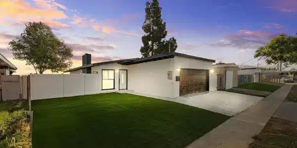 5033 LA PAZ DR
