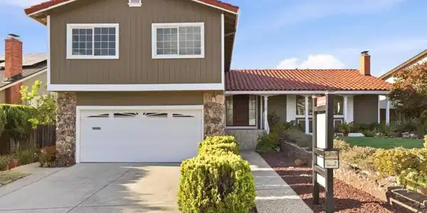 3138 La Mesa Drive
