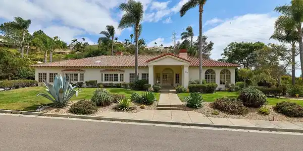 4311 Vista De La Tierra