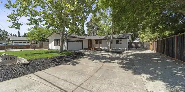 1685 Westchester Pl