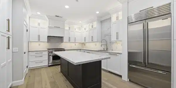 6467 Alexandri Cir
