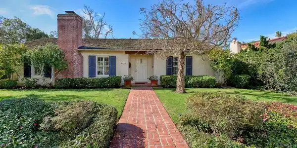 6122 Vista De La Mesa
