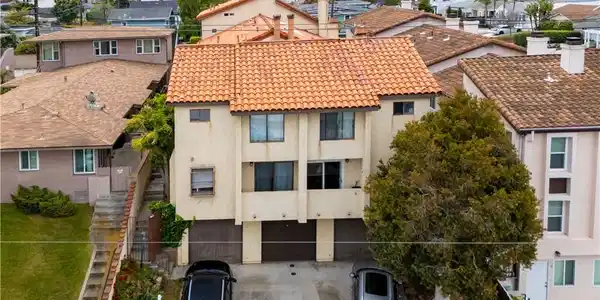 2061 Chatsworth