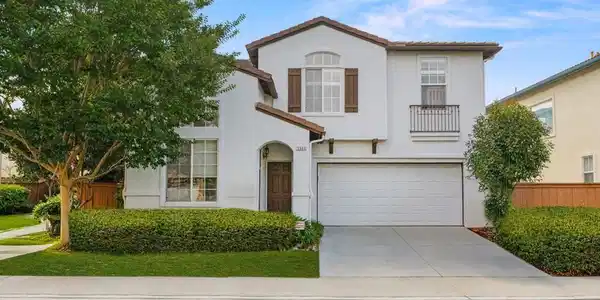 2935 Cliff Circle