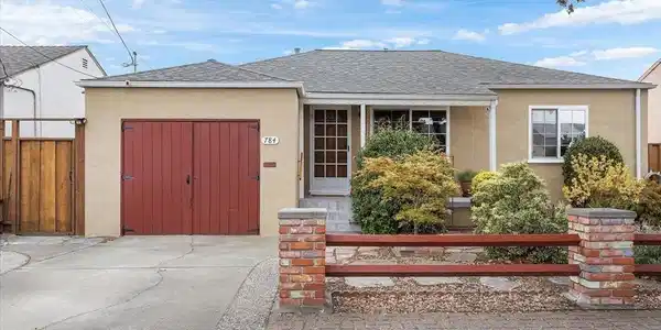 784 Douglas Dr