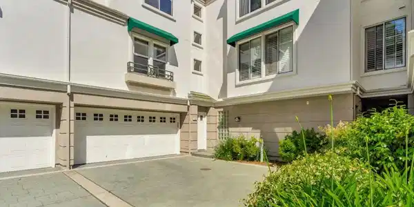425 Navaro Way