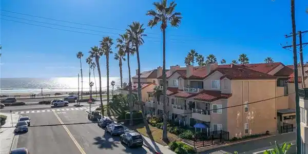 2000 Pacific Coast Highway
