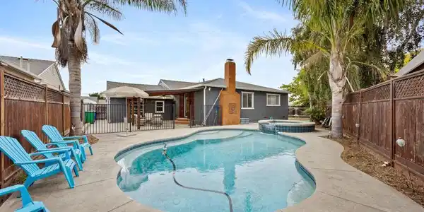 15102 Chapel Ct