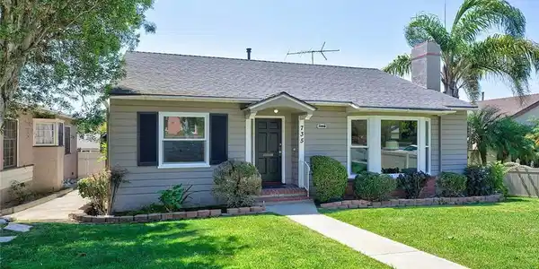 735 Los Altos Avenue