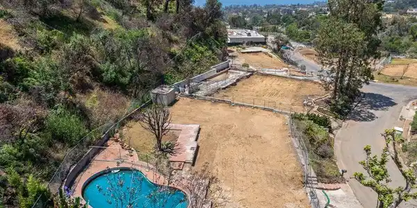 1210 Las Lomas Place