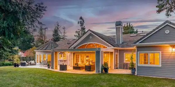 340 W Portola Avenue