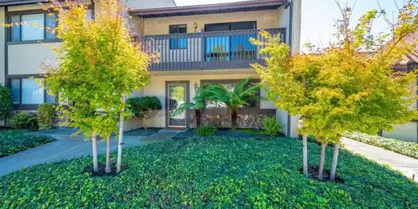 1085 James Way