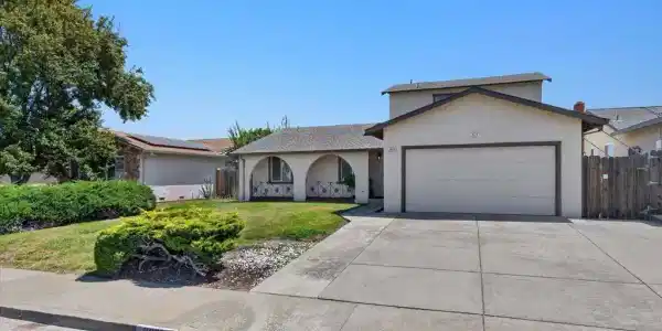 2829 Carmona Way