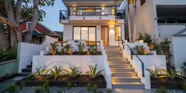 322 Capitola Avenue