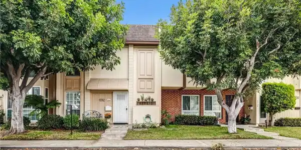 9742 Villa Pacific
