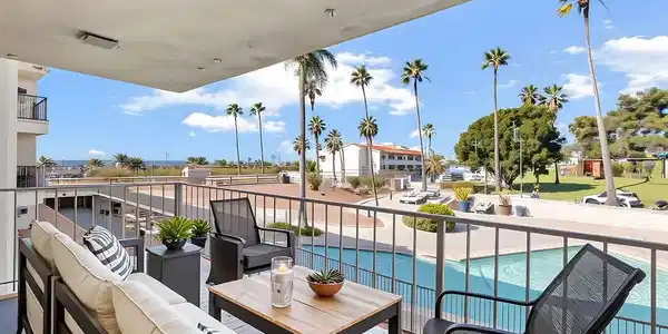 2501 S El Camino Real