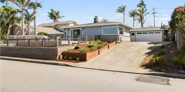 1049 Bay Oaks