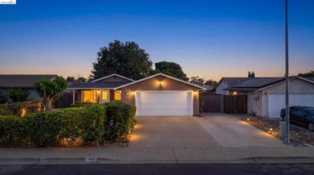 1621 Edgewood Dr