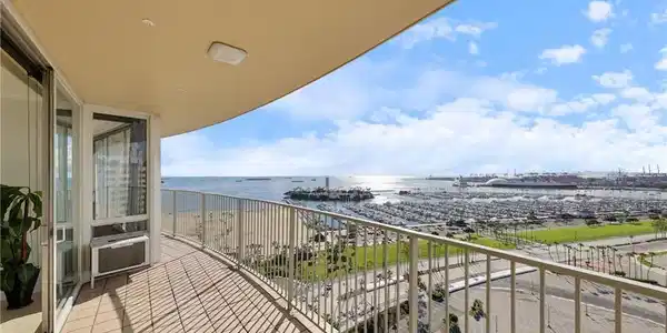 700 E Ocean Boulevard