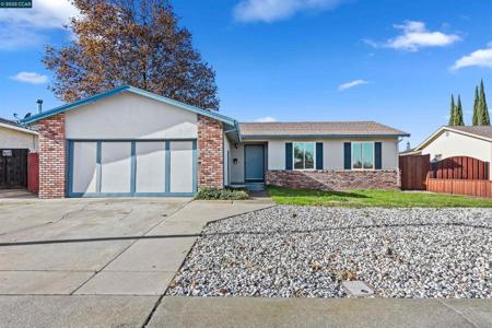 2924 N Francisco Way