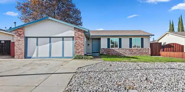 2924 N Francisco Way