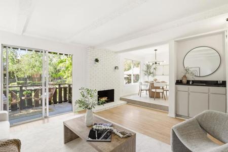 100 E Middlefield Road