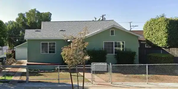 426 E AVE