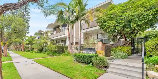 4758 La Villa Marina