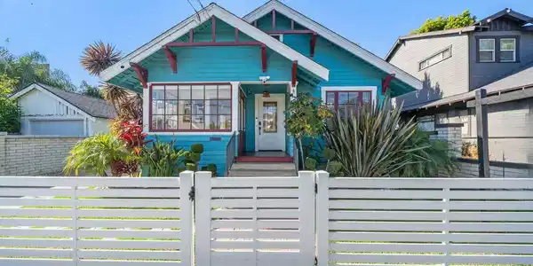 233 Lindero Avenue