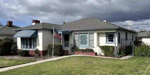 715 W Robert Avenue
