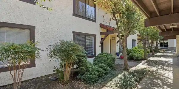 205 Del Valle Cir