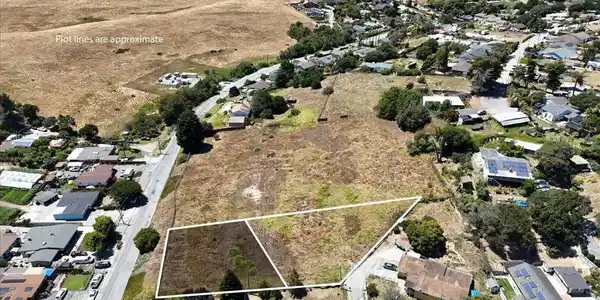 74 Las Lomas Drive
