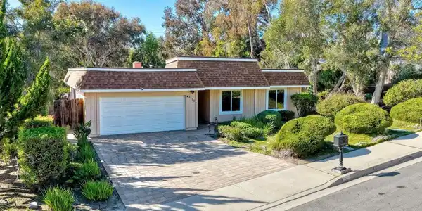 2125 Valley Road