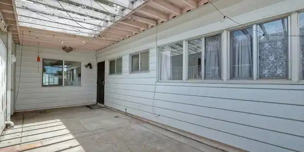 1085 Las Bancas Court