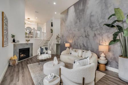 1211 Wayne Way