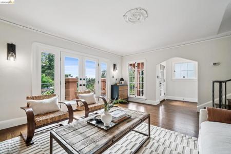 5617 Moraga