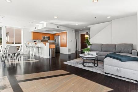 924 Hornblend Street