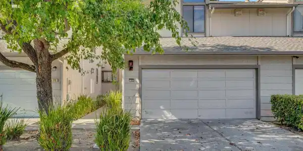 1120 Holmes Way
