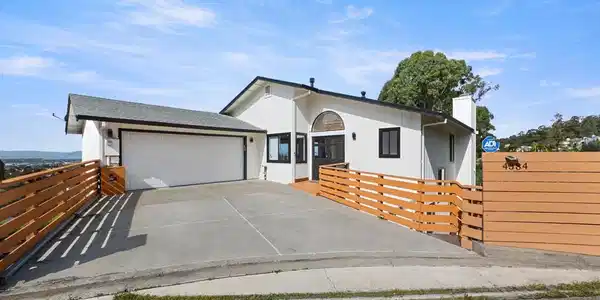 4384 Redwood Rd