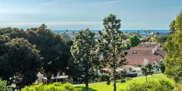 907 Caminito Estrada