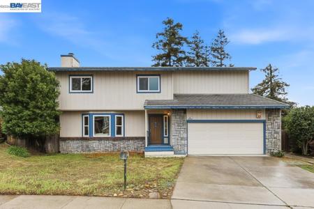 807 Bourton Ct