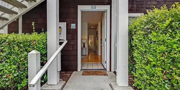 131 Bayside Ct