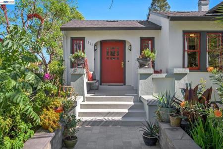 1376 Versailles Ave